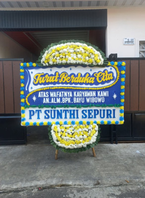 Papan Bunga Duka di Gunung Purei